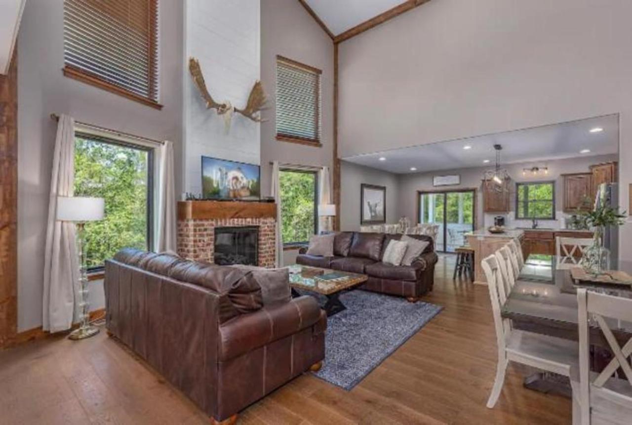 Premier Retreat With Hot Tub, Theater & Pool Table Villa Hollister ภายนอก รูปภาพ