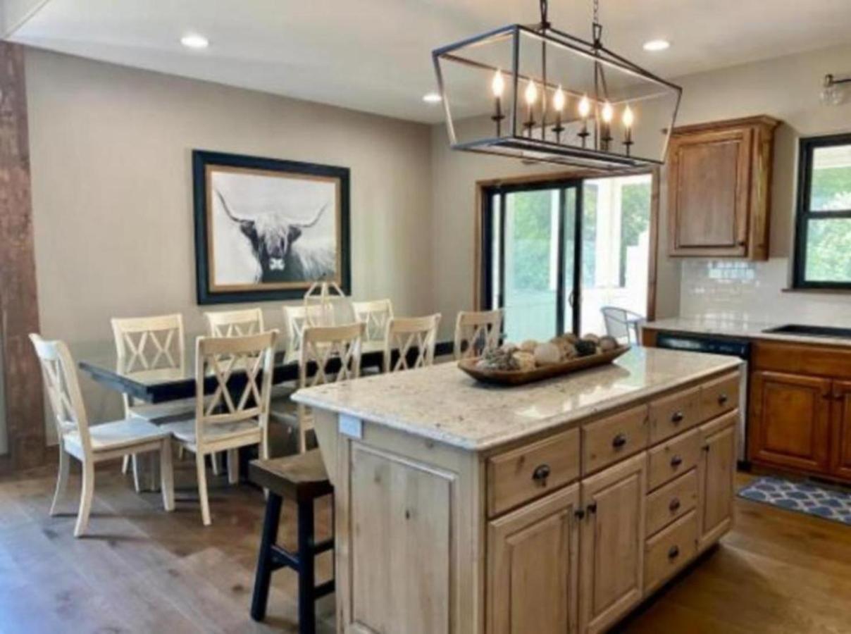 Premier Retreat With Hot Tub, Theater & Pool Table Villa Hollister ภายนอก รูปภาพ