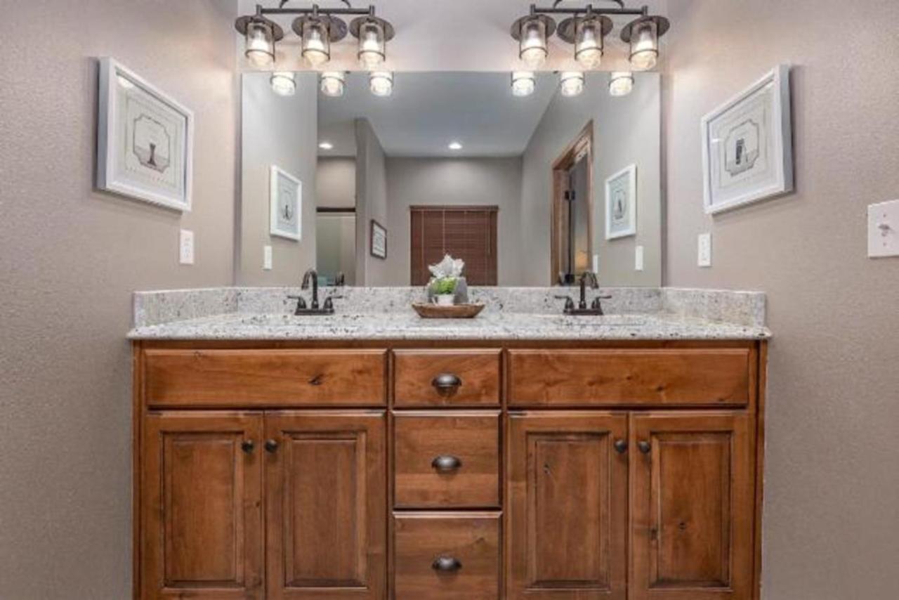 Premier Retreat With Hot Tub, Theater & Pool Table Villa Hollister ภายนอก รูปภาพ