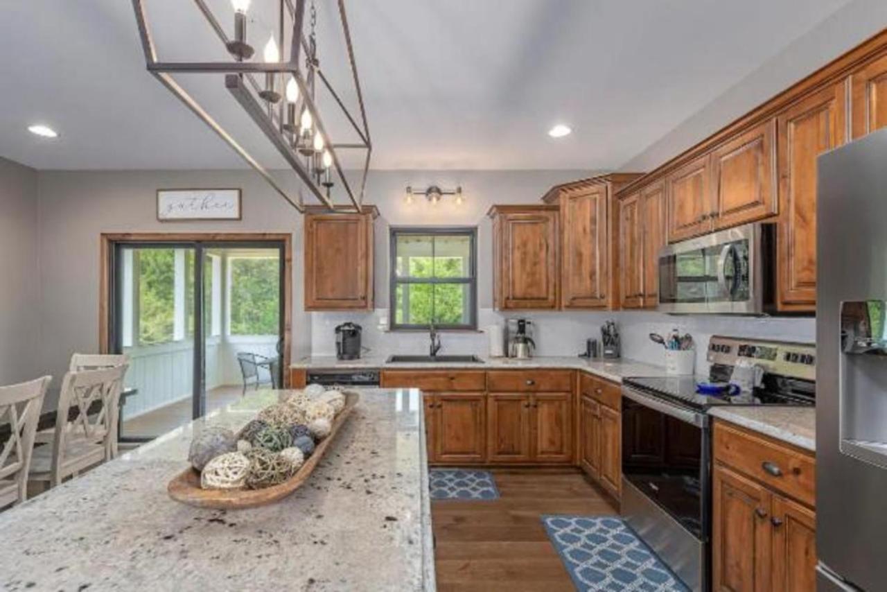 Premier Retreat With Hot Tub, Theater & Pool Table Villa Hollister ภายนอก รูปภาพ
