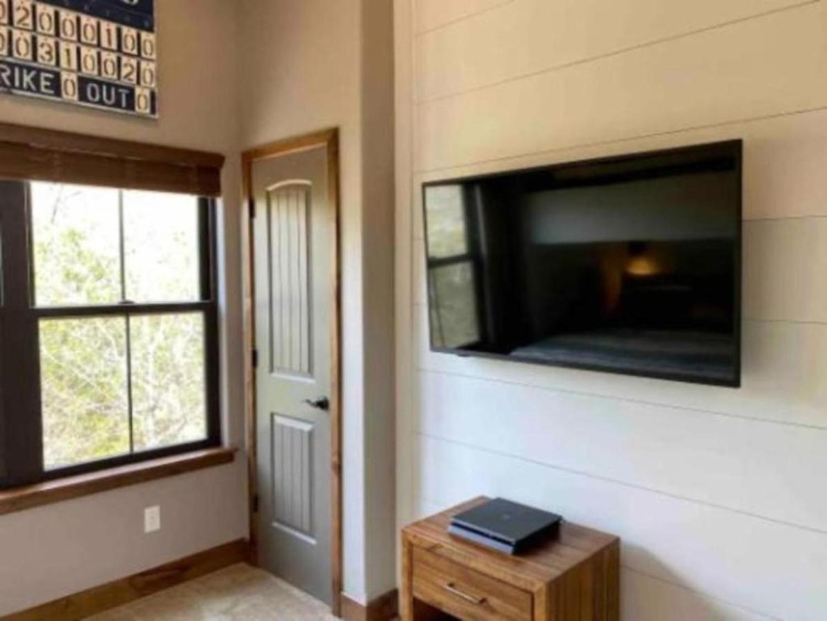 Premier Retreat With Hot Tub, Theater & Pool Table Villa Hollister ภายนอก รูปภาพ