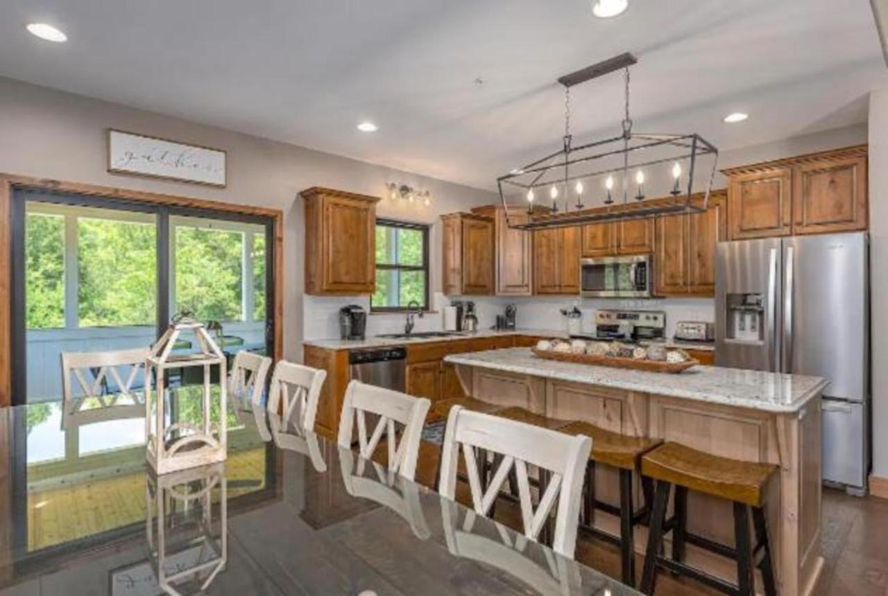 Premier Retreat With Hot Tub, Theater & Pool Table Villa Hollister ภายนอก รูปภาพ